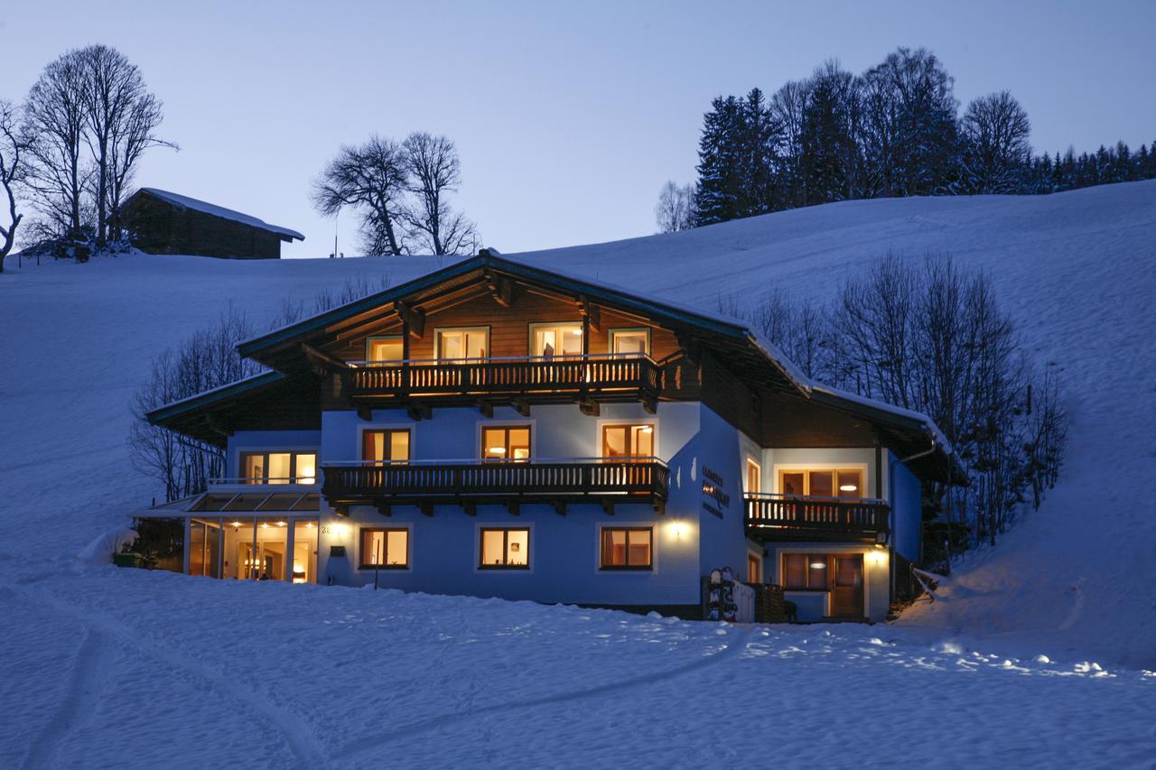 Saalbach Apartments Landhaus Bernkogel - Ski In Ski Out Luaran gambar